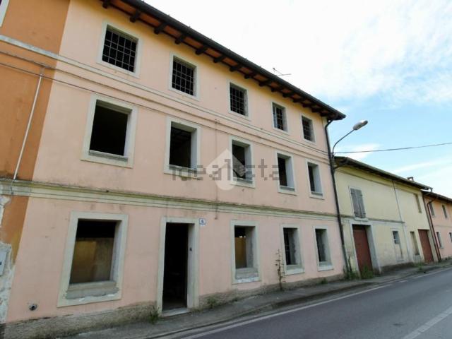 Villetta bifamiliare in vendita di 322 m² in Via Ialmicco, 6