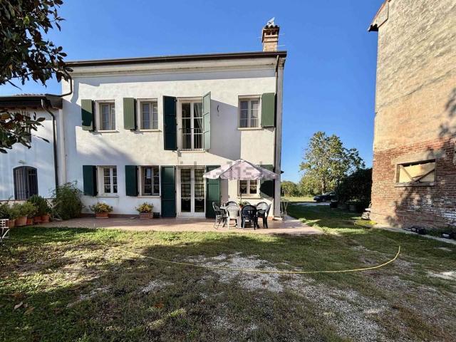 Villetta bifamiliare in vendita di 322 m²