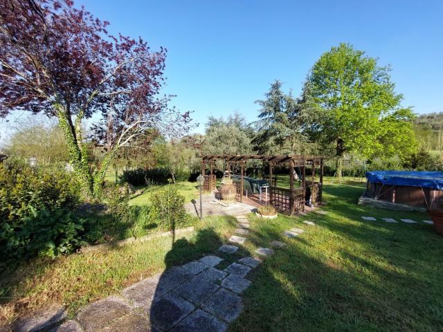 Villetta bifamiliare in vendita di 327 m² in Via della Carraia