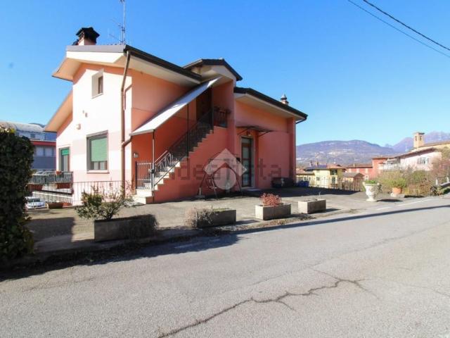 Villetta bifamiliare in vendita di 324 m² in Via San Lorenzo, 1