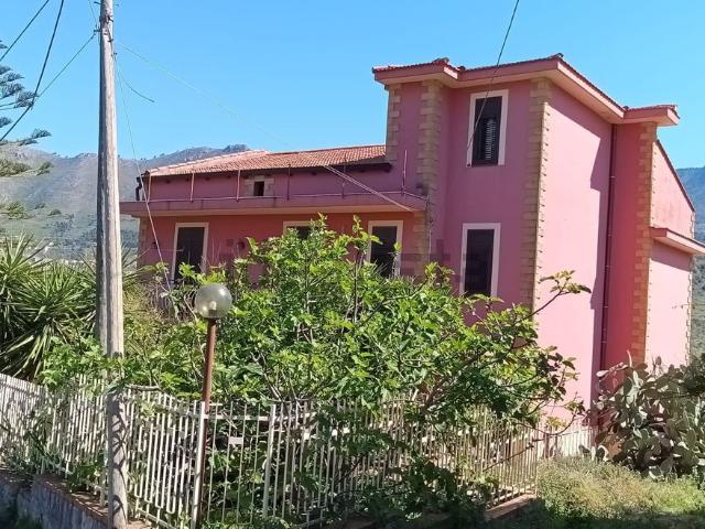 Villetta bifamiliare in vendita di 325 m² in Strada Vicinale Timpone, 9
