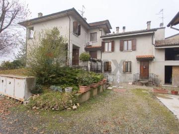 Villetta bifamiliare in vendita di 325 m² in Strada Comunale per Fornio, 37