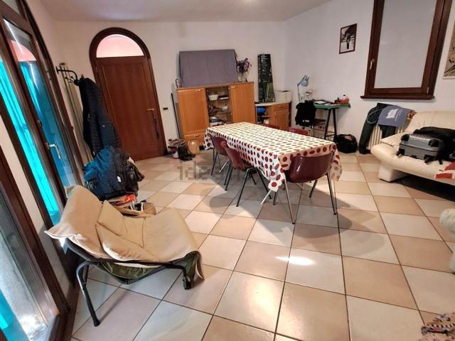 Villetta bifamiliare in vendita di 325 m²