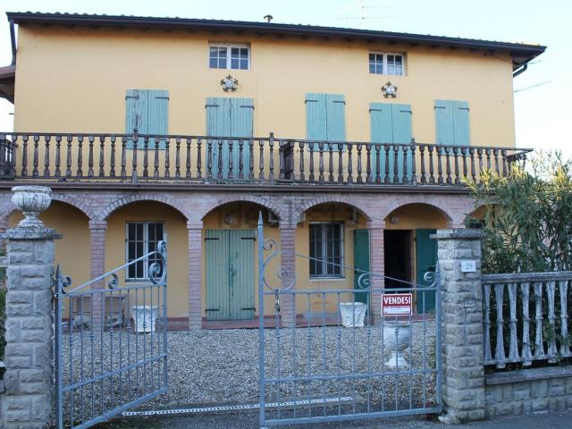 Villetta bifamiliare in vendita di 326 m² in Strada del Castellaro