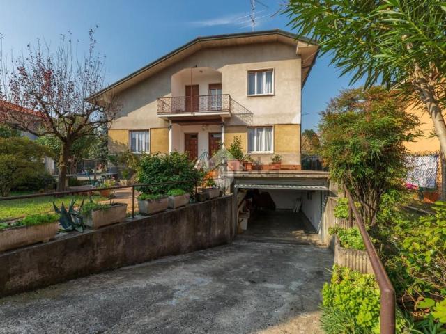 Villetta bifamiliare in vendita di 326 m² in Via della Muffa, 8
