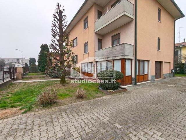 Villetta bifamiliare in vendita di 326 m² in Via Don Giovanni Minzoni
