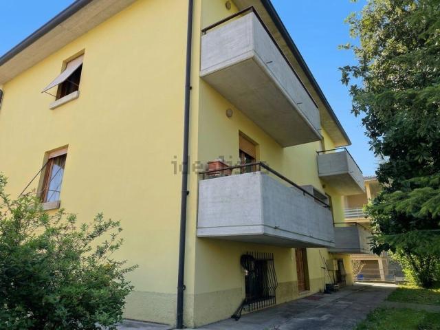 Villetta bifamiliare in vendita di 328 m² in Via Volontari del Sangue