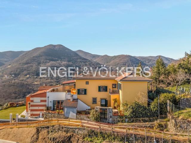 Villetta bifamiliare in vendita di 333 m² in Via Viseggi, 9
