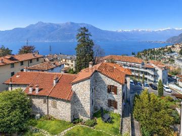 Villetta bifamiliare in vendita di 333 m² in Via Novareno