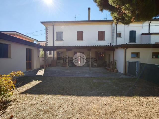 Villetta bifamiliare in vendita di 333 m² in Via Pier Paolo Pasolini, 14