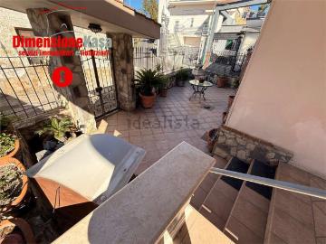 Villetta bifamiliare in vendita di 333 m² in Via Principe di Piemonte, 34