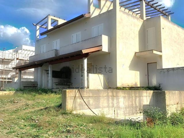 Villetta bifamiliare in vendita di 330 m² in Strada Statale 113