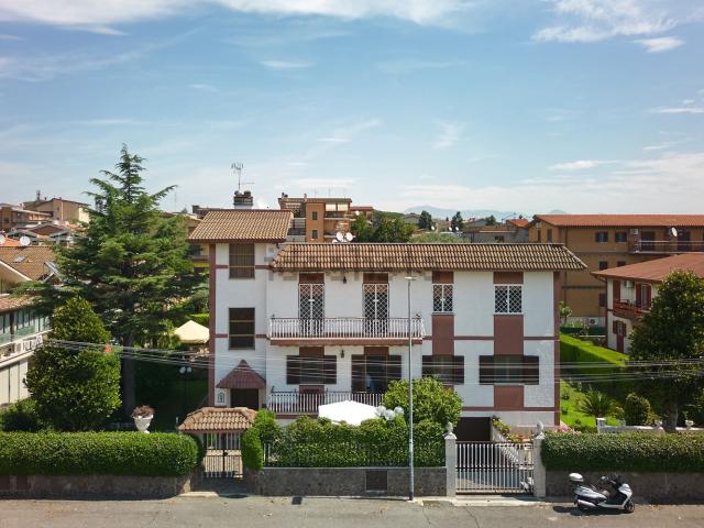 Villetta bifamiliare in vendita di 330 m² in Via Casalciprano, 37