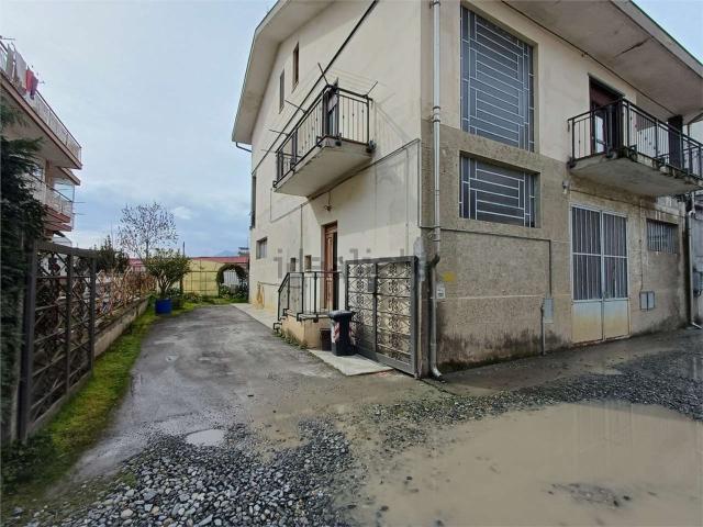 Villetta bifamiliare in vendita di 330 m² in Via Circonvallazione, 34