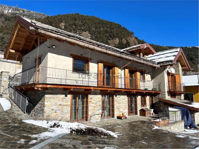 Case e ville in vendita di 330 m² in Via del Gourg, 4