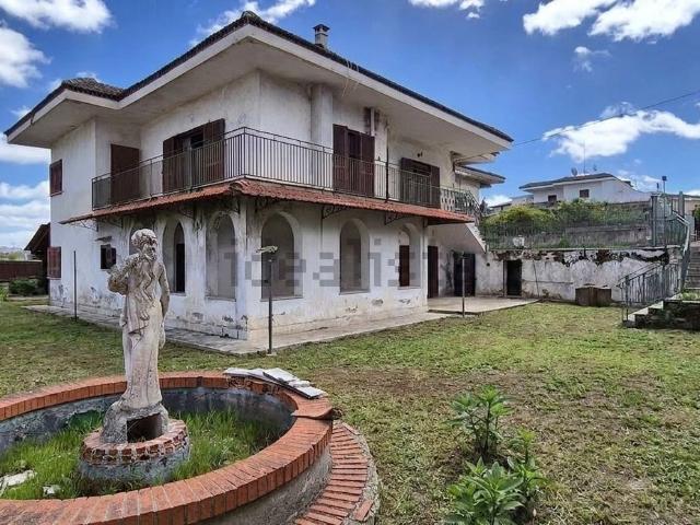 Villetta bifamiliare in vendita di 330 m² in Via del Mare