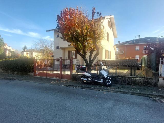 Villetta bifamiliare in vendita di 330 m² in Via Romeo Pastorino