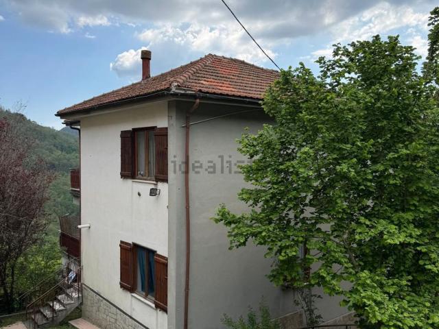 Villetta bifamiliare in vendita di 330 m² in Via Scoffera
