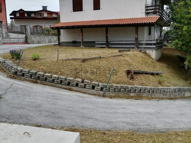 Villetta bifamiliare in vendita di 330 m² in Via Serra