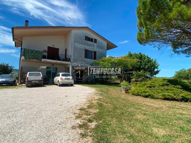 Villetta bifamiliare in vendita di 330 m²
