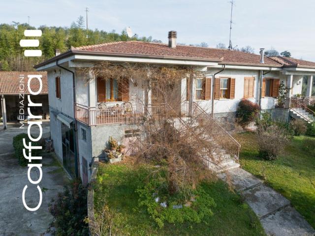 Villetta bifamiliare in vendita di 331 m² in Via Monte Pagano