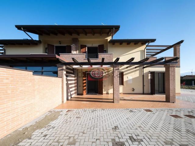 Villetta bifamiliare in vendita di 331 m²