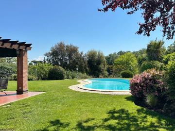 Villetta bifamiliare in vendita di 300 m² in Largo Olgiata, 15
