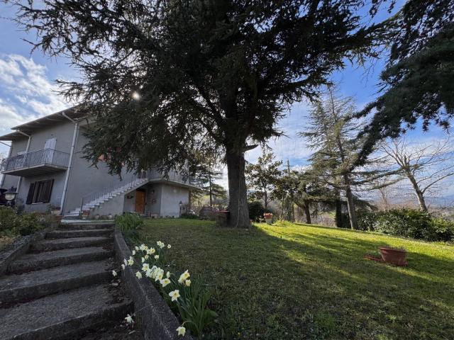 Villetta bifamiliare in vendita di 332 m²