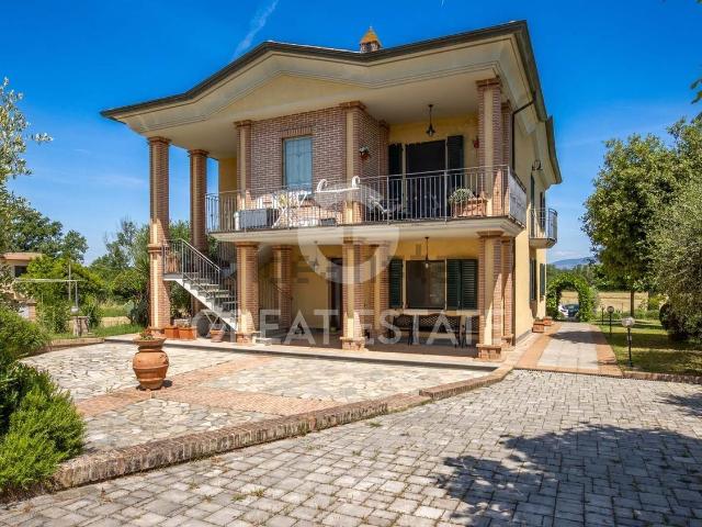 Villetta bifamiliare in vendita di 337 m² in Via J. Gagarin