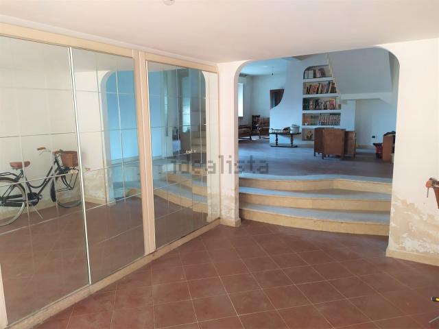 Villetta bifamiliare in vendita di 337 m² in Via modesto della porta
