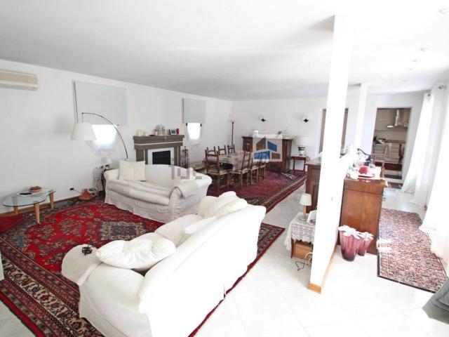 Villetta bifamiliare in vendita di 337 m²