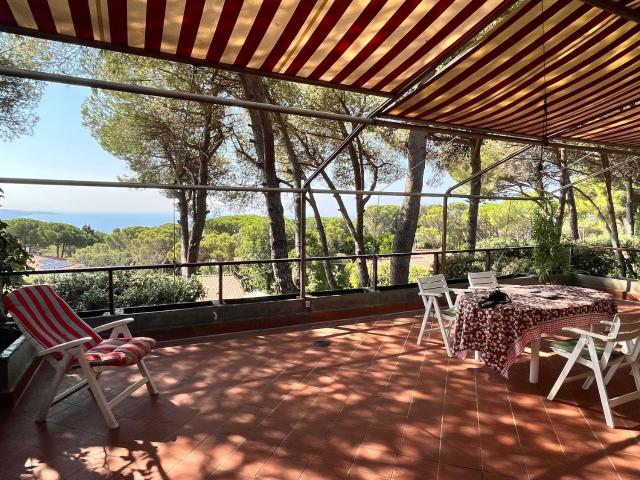 Villetta bifamiliare in vendita di 334 m² in Via del Glicine