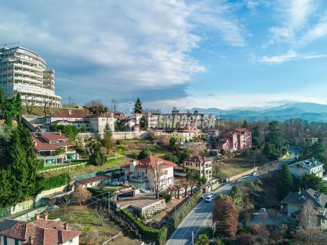 Villetta bifamiliare in vendita di 334 m² in Via Nino Carboneri, 27
