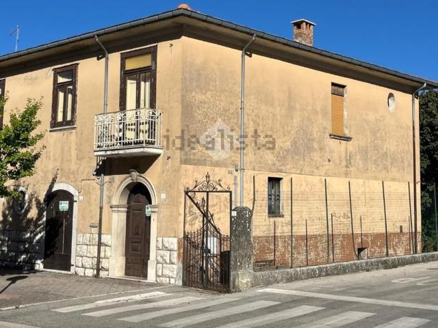 Villetta bifamiliare in vendita di 334 m² in Viale Rimembranza, 12