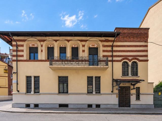 Villetta bifamiliare in vendita di 335 m² in Corso Peschiera, 355