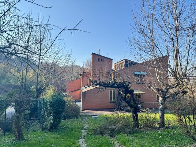 Villetta bifamiliare in vendita di 335 m² in Strada Val Salice, 226