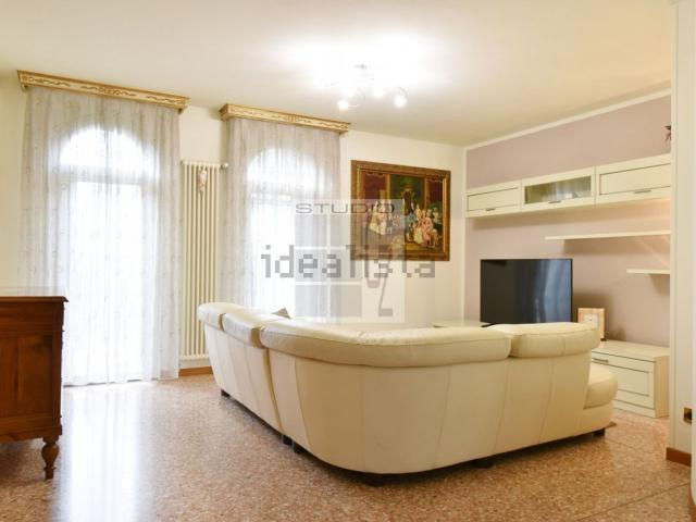 Villetta bifamiliare in vendita di 335 m² in Via Venier