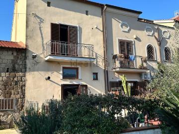 Villetta bifamiliare in vendita di 335 m² in Via Antonio Orilia