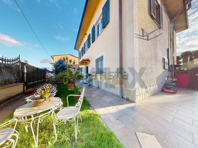 Villetta bifamiliare in vendita di 335 m² in Via Quercioli, 61