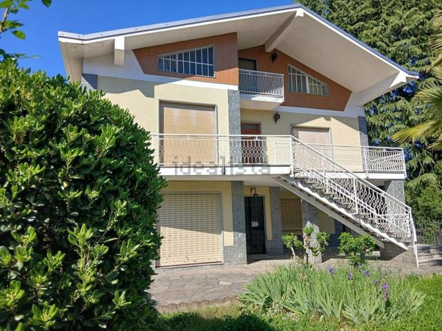 Villetta bifamiliare in vendita di 336 m² in Via C.Colombo, 99