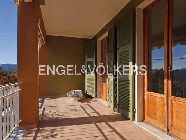 Villetta bifamiliare in vendita di 338 m² in Via Capanne, 11