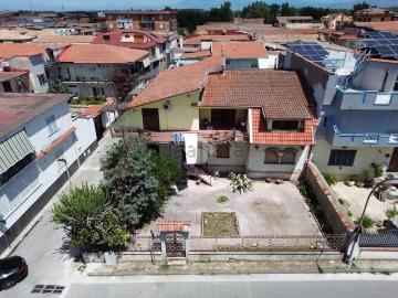 Villetta bifamiliare in vendita di 338 m² in Via Palach, 1