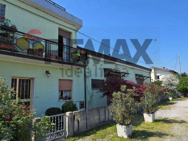 Villetta bifamiliare in vendita di 339 m² in Via Gallo, 3