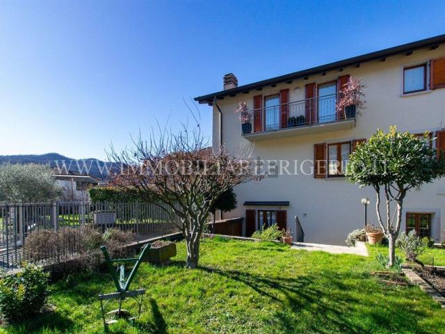 Villetta bifamiliare in vendita di 339 m² in Via San Caterina da Siena, 12