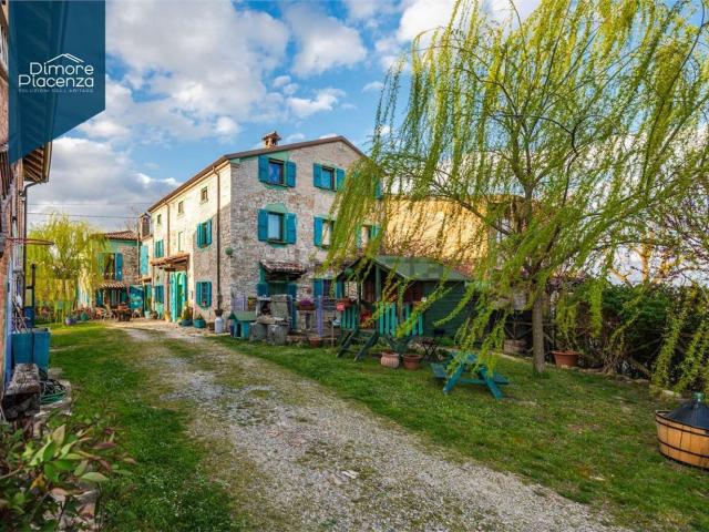 Villetta bifamiliare in vendita di 440 m² in Strada Provinciale 7