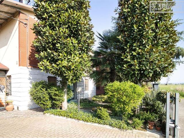 Villetta bifamiliare in vendita di 440 m² in Via Enna