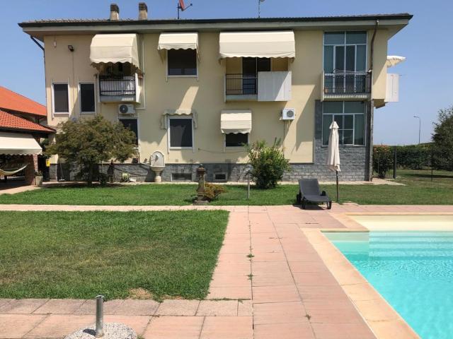 Villetta bifamiliare in vendita di 440 m²