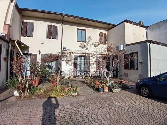 Villetta bifamiliare in vendita di 444 m² in Via Marconi