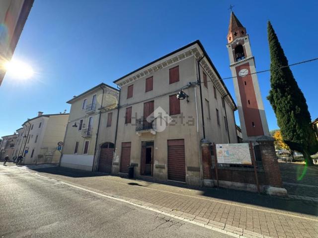 Villetta bifamiliare in vendita di 444 m² in Via Roma, 20