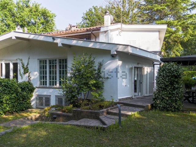 Villetta bifamiliare in vendita di 4500 m² in Via della Selvotta